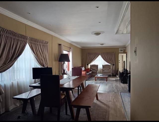 3 BEDROOM HOUSE FOR SALE IN ORLANDO WEST